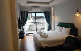 Maya Central Hotel & Spa